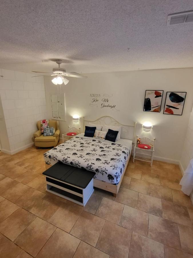 Cozy And Comfortable Apt Near